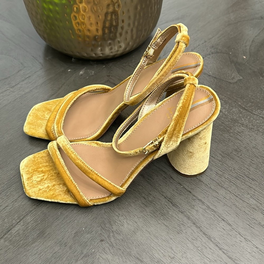 Sam Edelman Sandals Womens Kia Velvet Heel Saffron - Picture 6 of 6